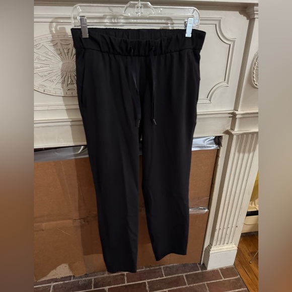 Lululemon On the Fly 7/8 Pant in Black size 6 - Picture 5 of 14